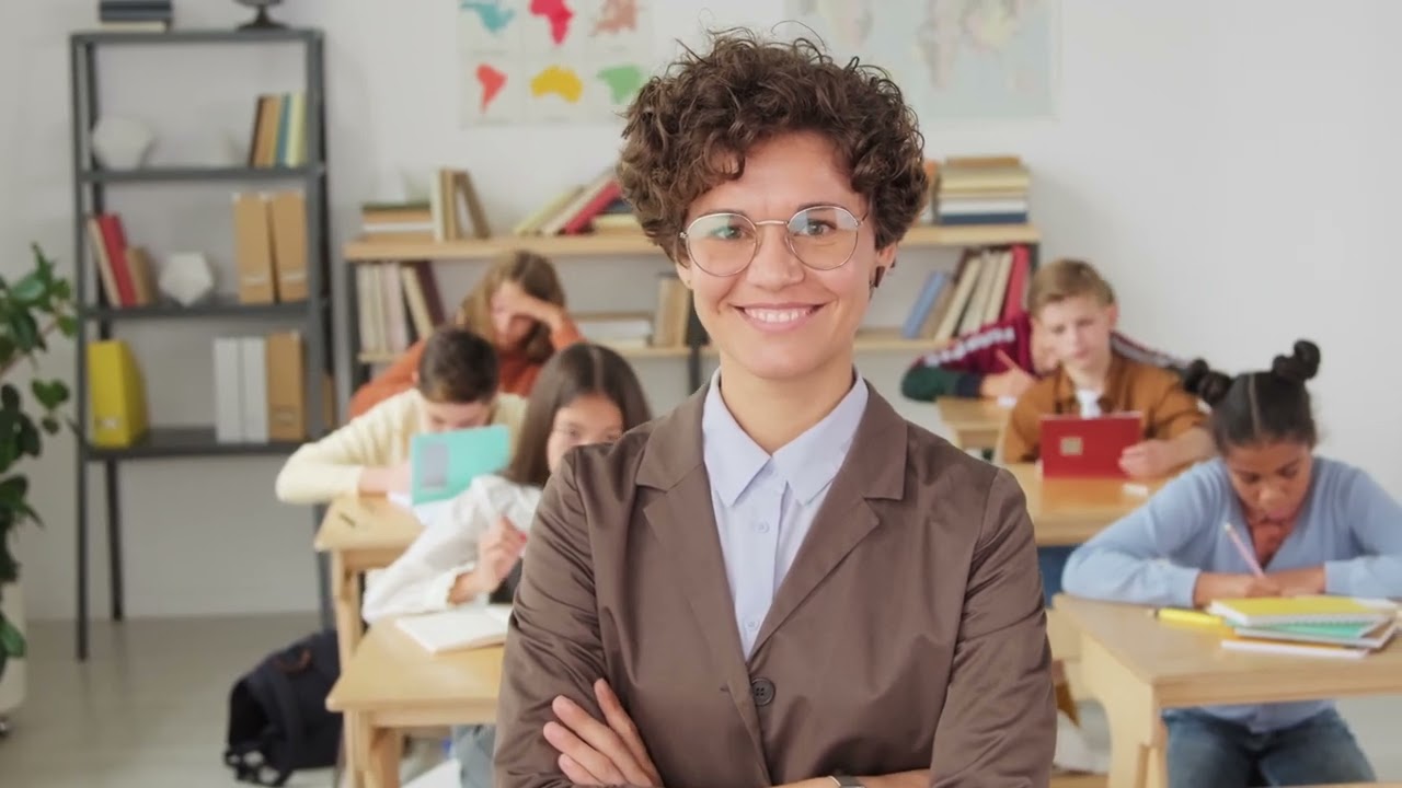 Democratizing History, Social Media & Raising Future Leaders with Lauren Cella | Teacher, Influencer