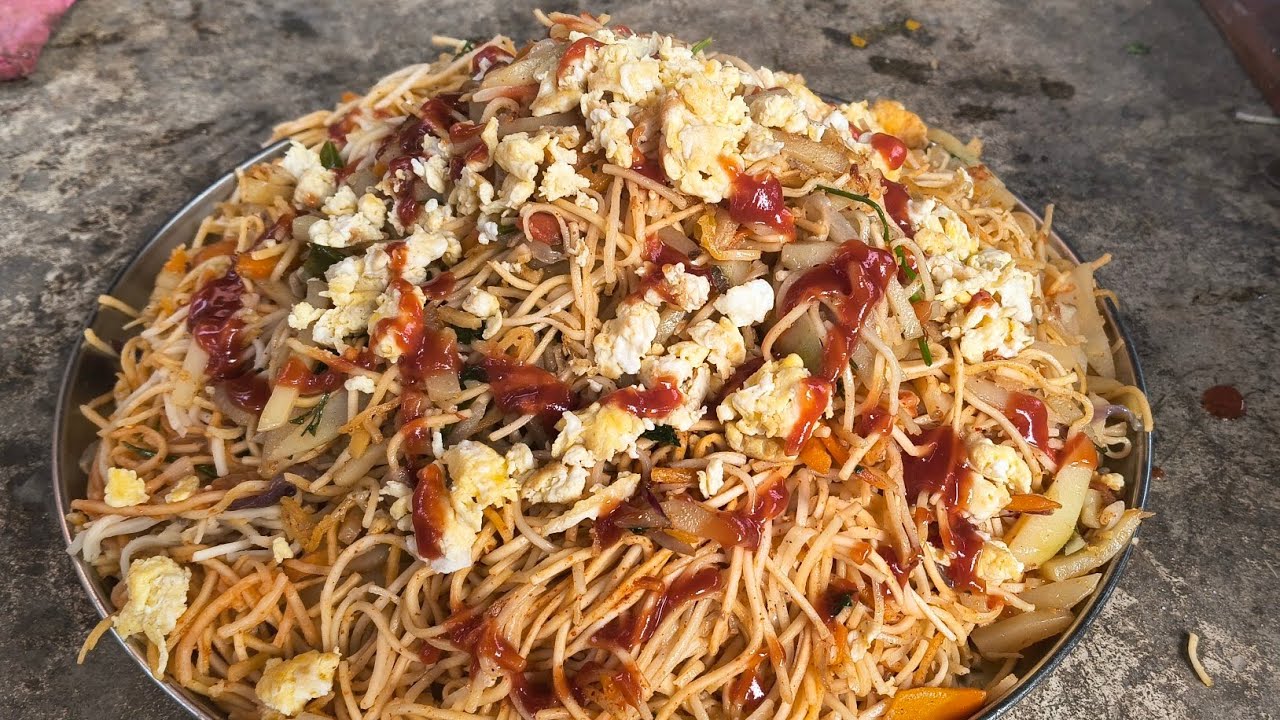 বাড়িতেই বানিয়ে ফেলুন দোকানের মত এগ চাওমিন।।