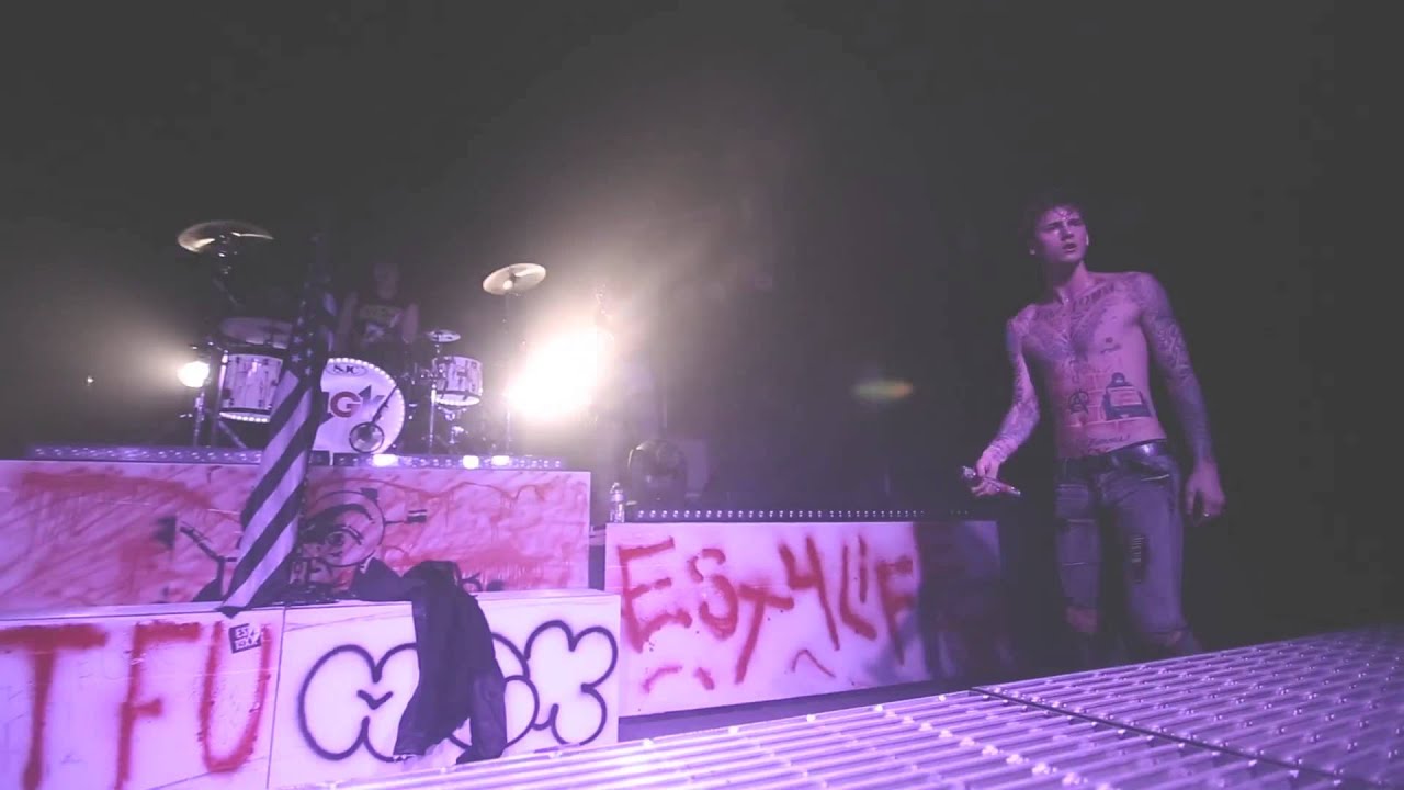 Machine Gun Kelly covers Limp Bizkits Rollin (Black Flag Songs in Description!)