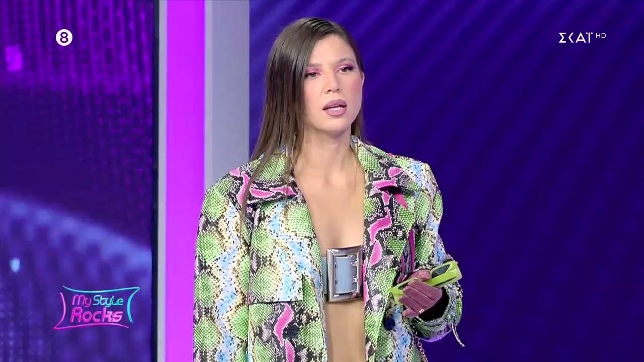 Με μία ζώνη στο στήθος η Δώρα – Ντένη και Ελεάνα διαφωνούν κάθετα με το look της