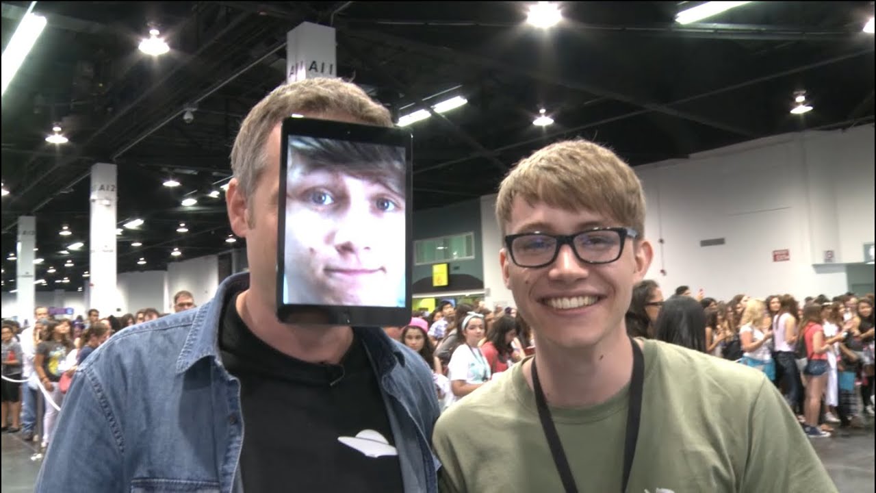 iPad Magic at Vidcon - Behind the Scenes with Simon Pierro