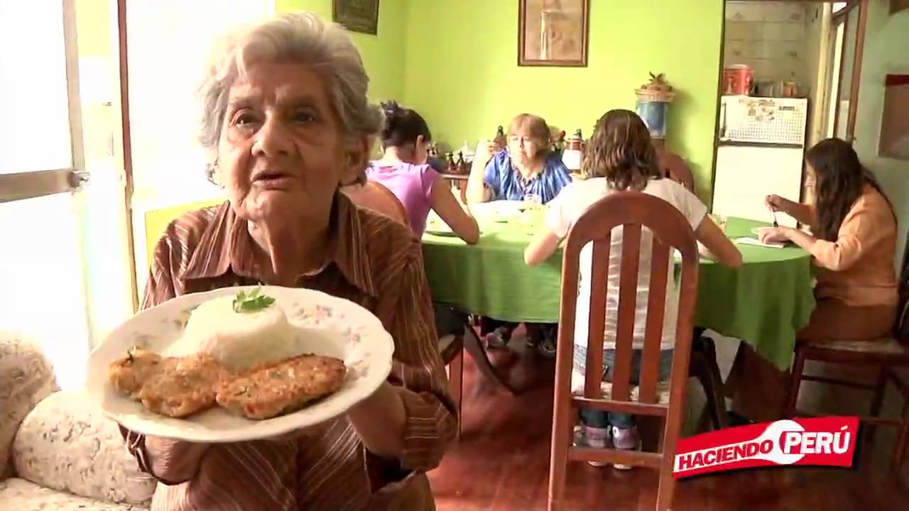 Teofila nos enseña a Comer Pescado - Haciendo Perú