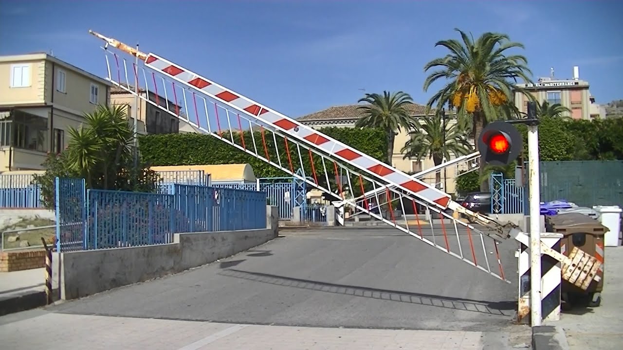 Spoorwegovergang Roccella Jonica (I) // Railroad crossing // Passaggio a livello