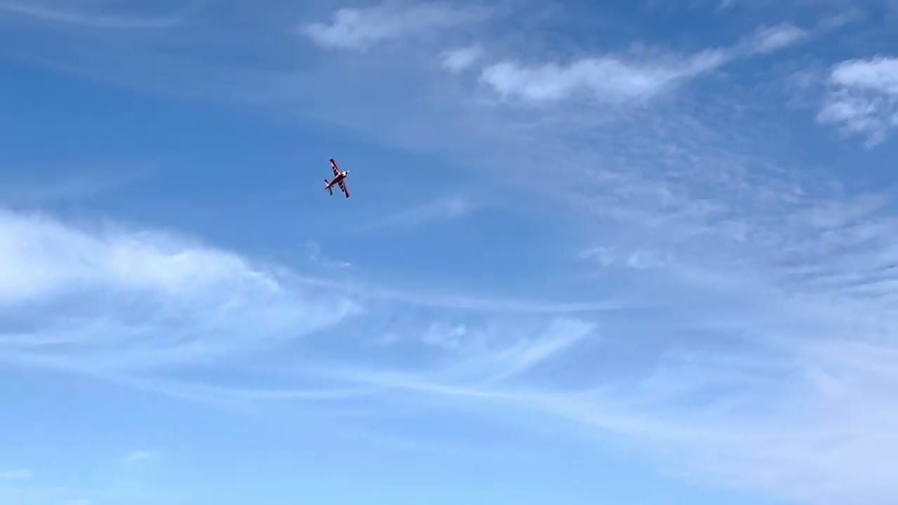 Paul flying his Extreme Flight extra NG GP 123 powered with savox servos