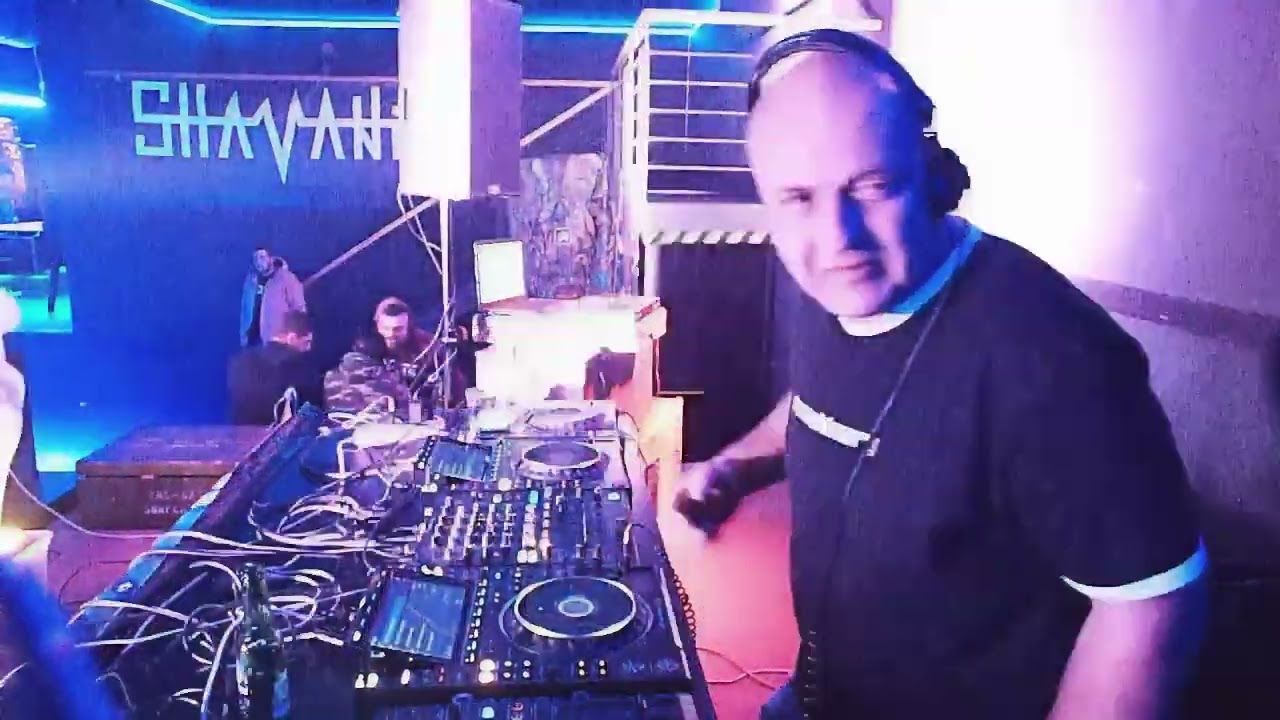 neurofunková sekaná z mejdanu FullDNB: Shamanic + Mashinery v Telči (DJs Houmy a Mikron)