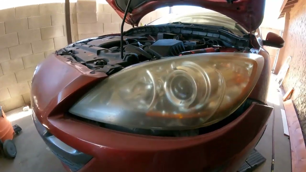 Снятие передней фары Mazda 3 2010 года без снятия бампера