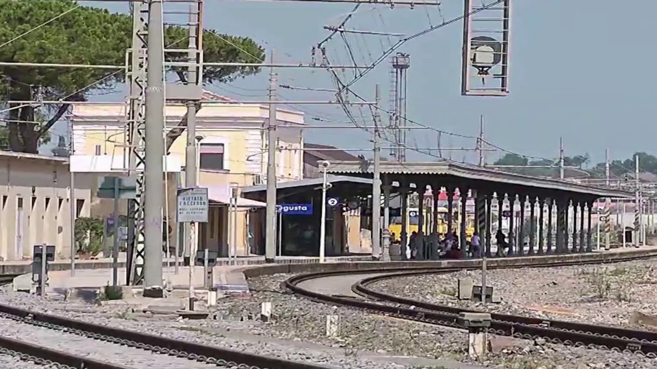 Annunci alla Stazione di Augusta