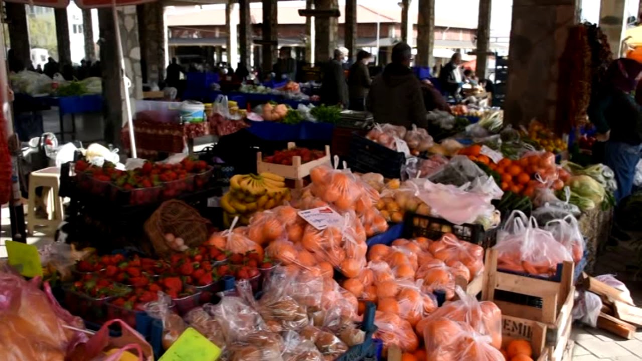 Karacasu'da Biz bize pazar