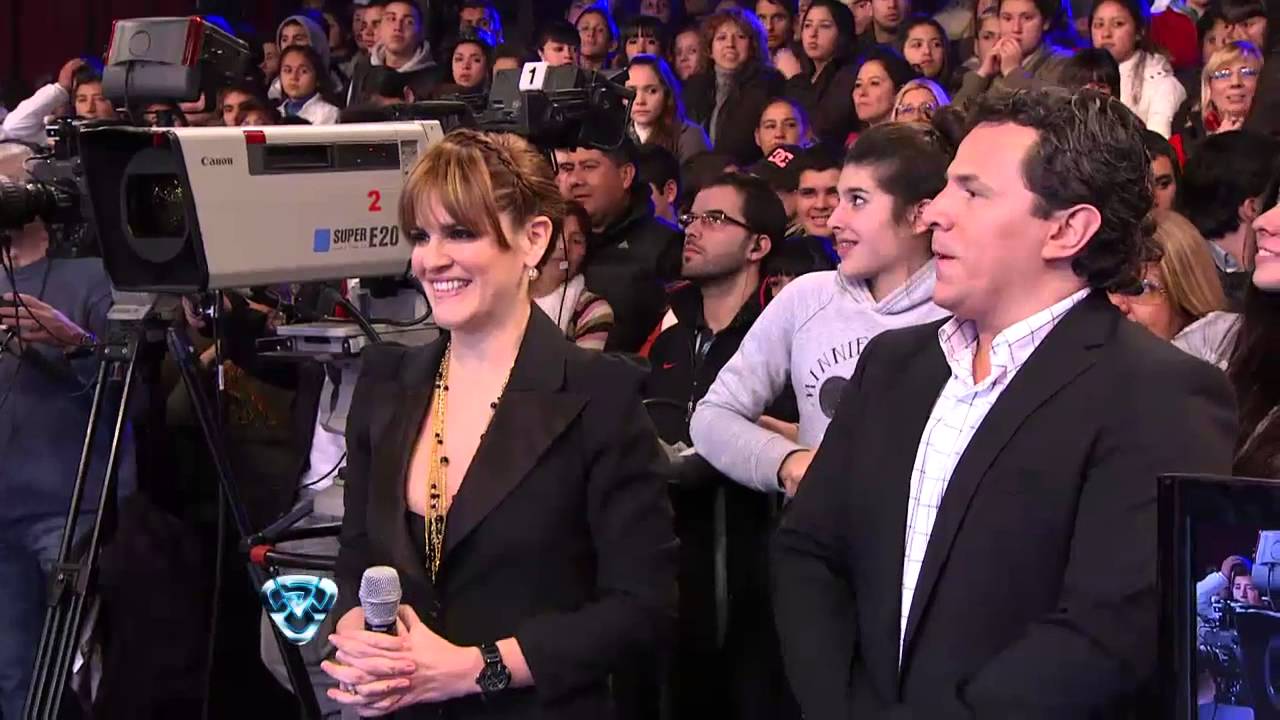 Showmatch 2012 - Hern&aacute;n Piqu&iacute;n y Noelia Pompa en una bio-esfera rom&aacute;ntica