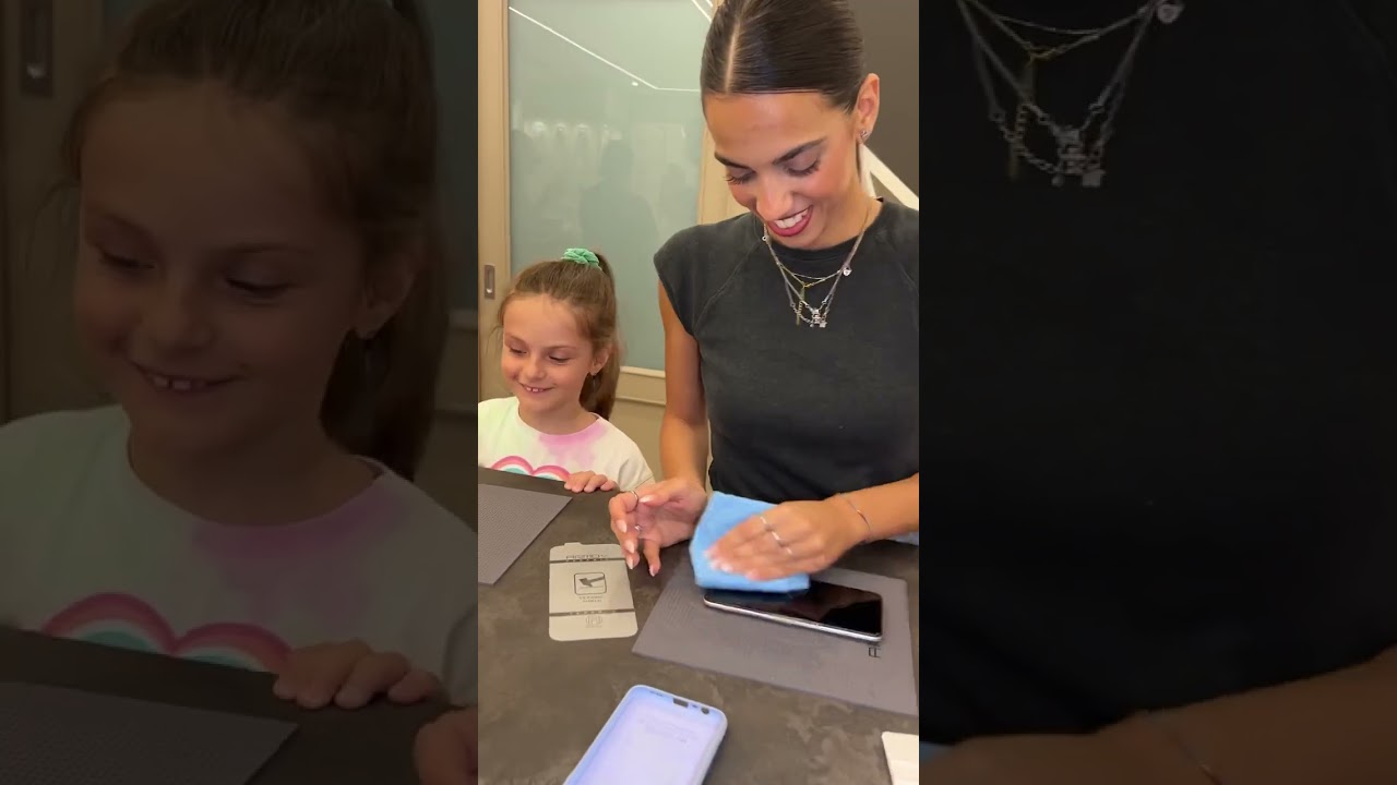 Aurora e Ludovica a Napoli da NewMartina  Grazie per le Bellissime Cover Che Ci Hai Regalato