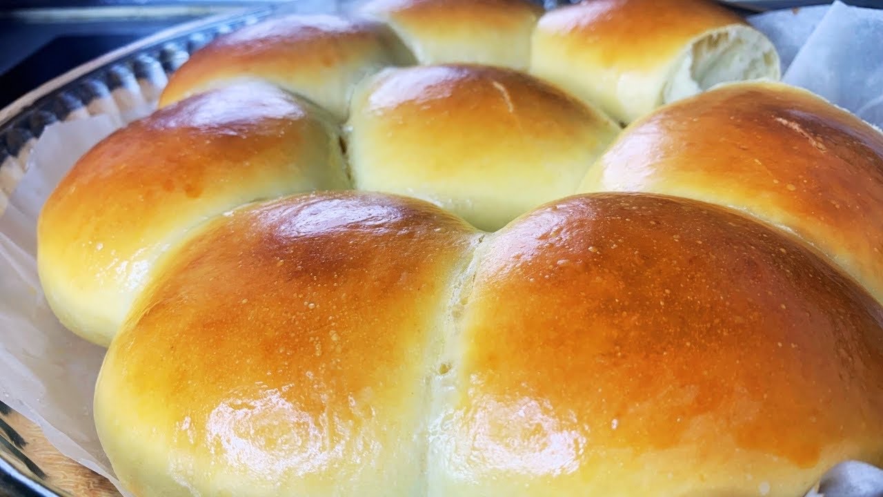 Pains au lait ultra moelleux,simple et rapide,préparer avec moi cette belle recette.goût …