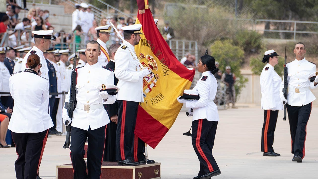 Cerca de 200 Infantes de Marina han participado en el solemne acto de Jura de Bandera