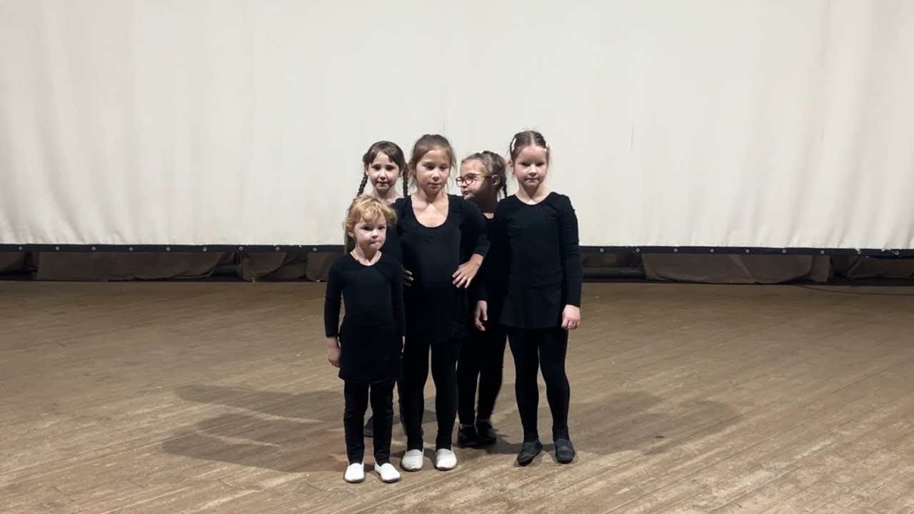 Танец «Сто барашков», танцевальный коллектив «Карамельки»