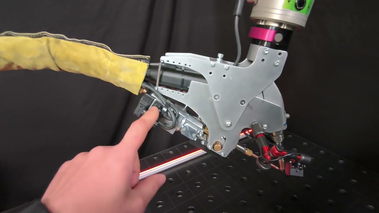 laser welding cobot with Max Photonics und cold wire push pull