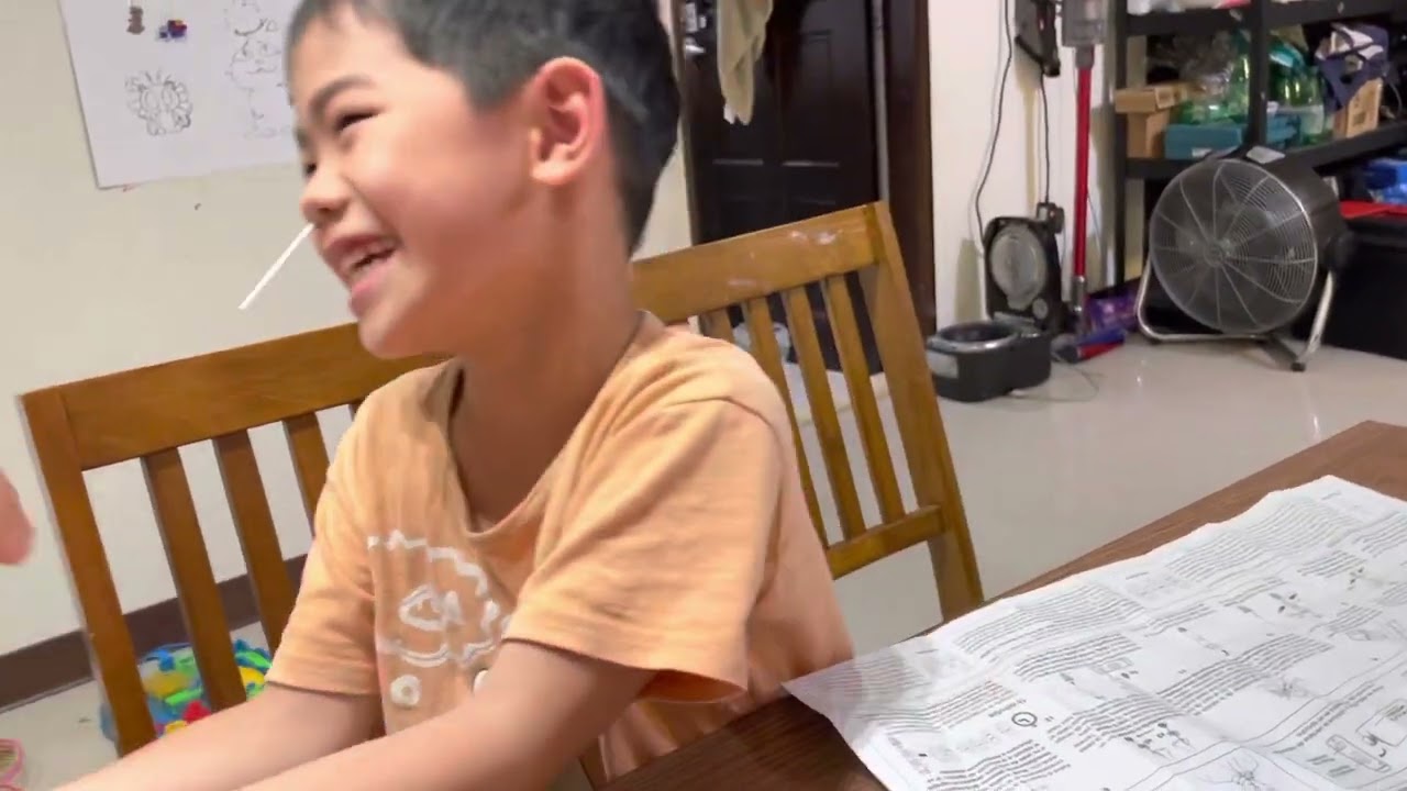 快篩戳鼻子沒哭哭，好勇敢！Covid-19 Test