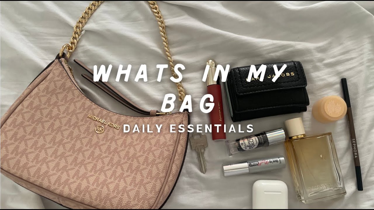 What's in my purse! Daily Essentials | Michael Kors Jet Set Charm purse #whatsinmybag #viral