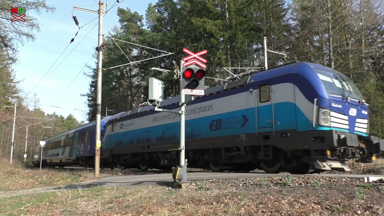 Železniční přejezd Římovice [P3705] - 14.4.2022 / Czech railroad crossing