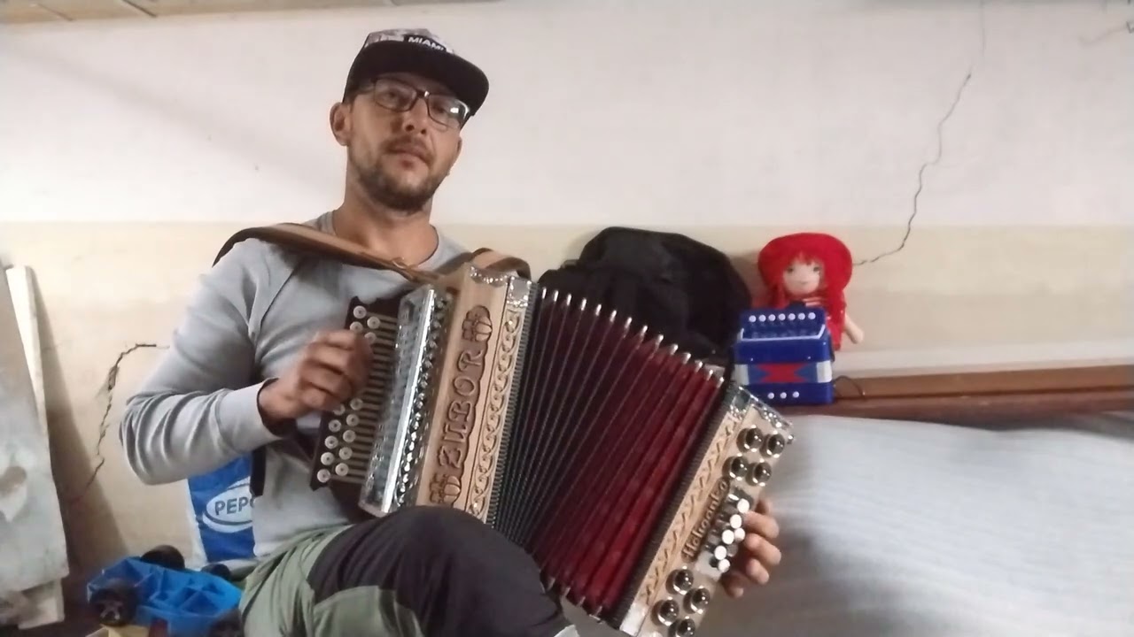 1. Ťažko mi je pod oblôčkom státí....    2 Keď som išiel hore dedinu.....Heligonka Žúbor