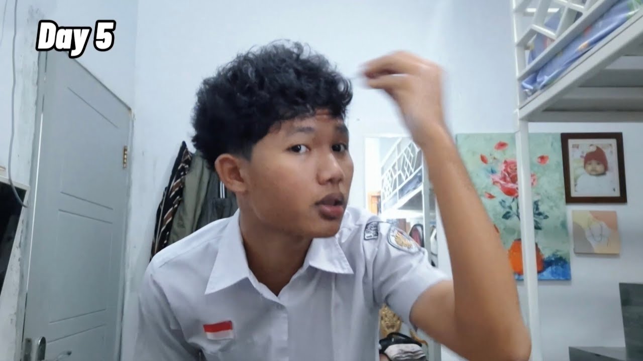 A Day In My Life || Tugas Bahasa Inggris || Hanung Sadewojati 12.4