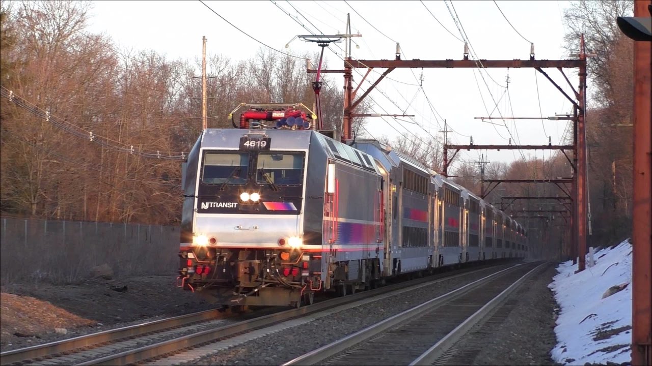 NJ Transit HD 60fps: Morristown Line Evening Rush Hour Action @ Convent Station (3/21/17)