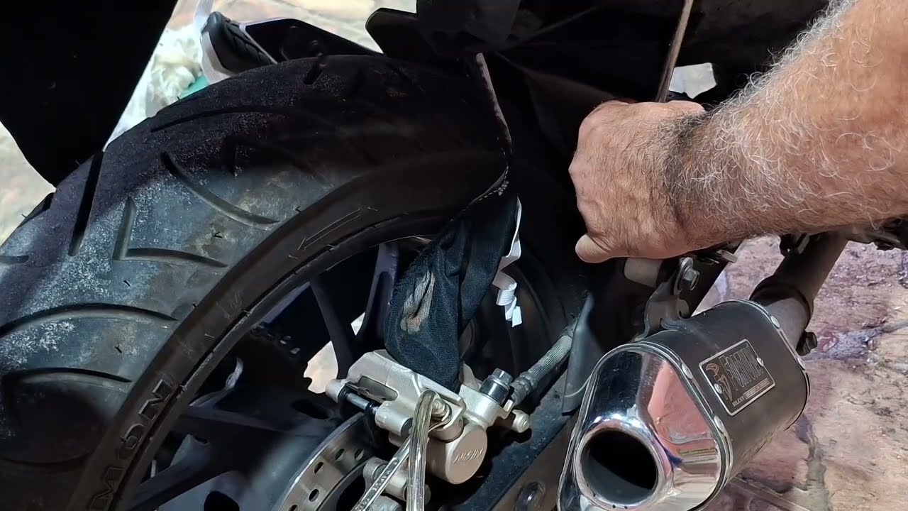 Cb twister 250f  pastilhas e fluidos de freio trocados tá zera!!