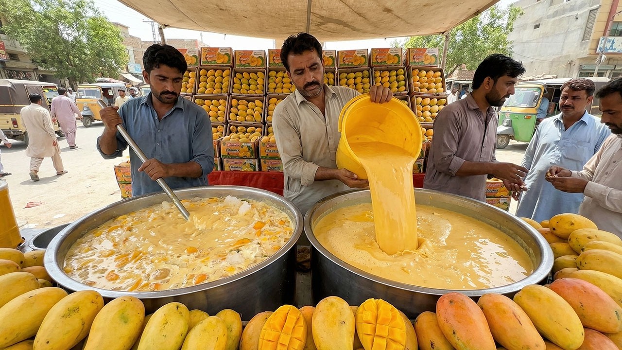 99999 Level Mango Juice Making 😱😱 Summer Special Fresh Mango Milkshake 🥭 Karachi Street Drink Aamras