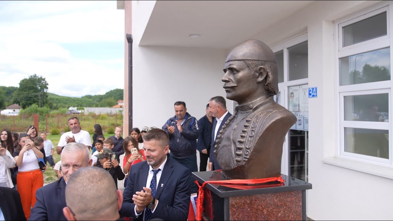 Zbulimi i bustit të Azem Bejta për nderë të ditës së shkollës në Grabanicë