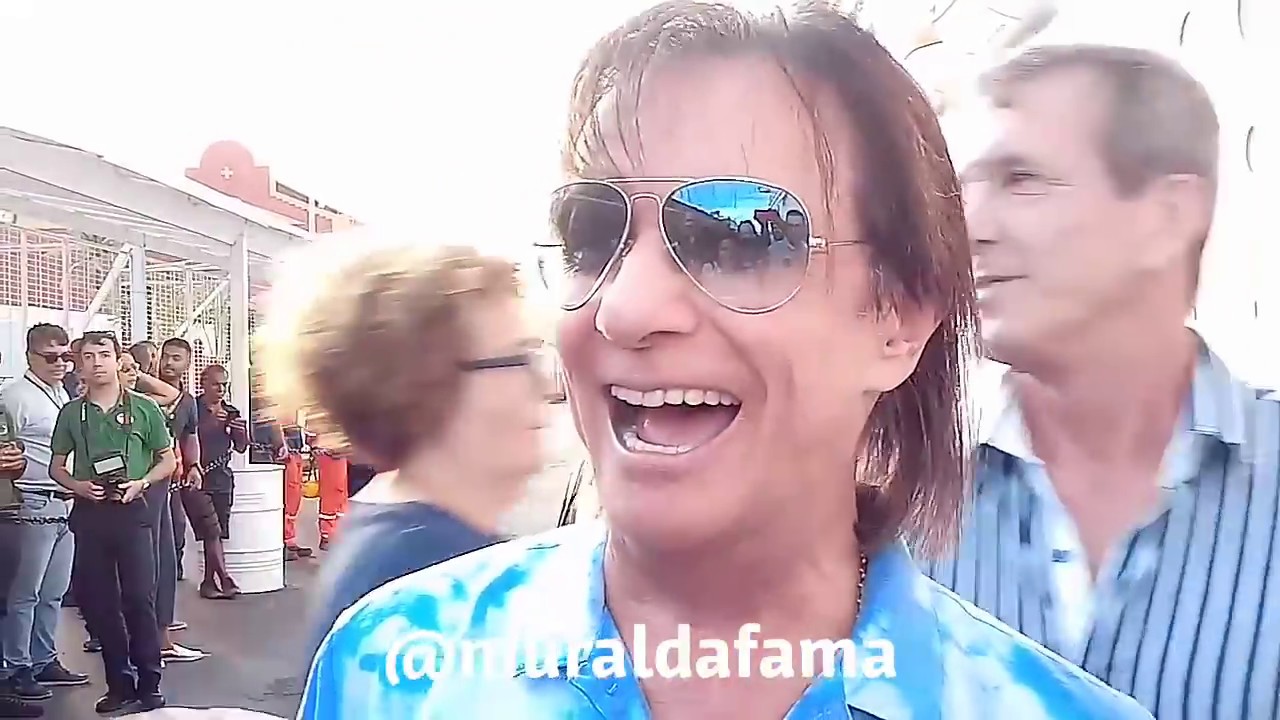 Roberto Carlos embarca para o 16 Emoções em Alto Mar
