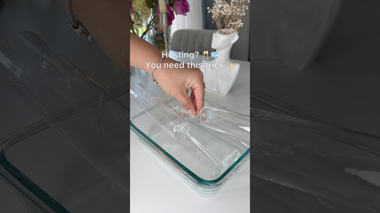 Hosting guests soon? Save this one!🥂🧊✨#hosting #hostingtips #party #lifehack #ice