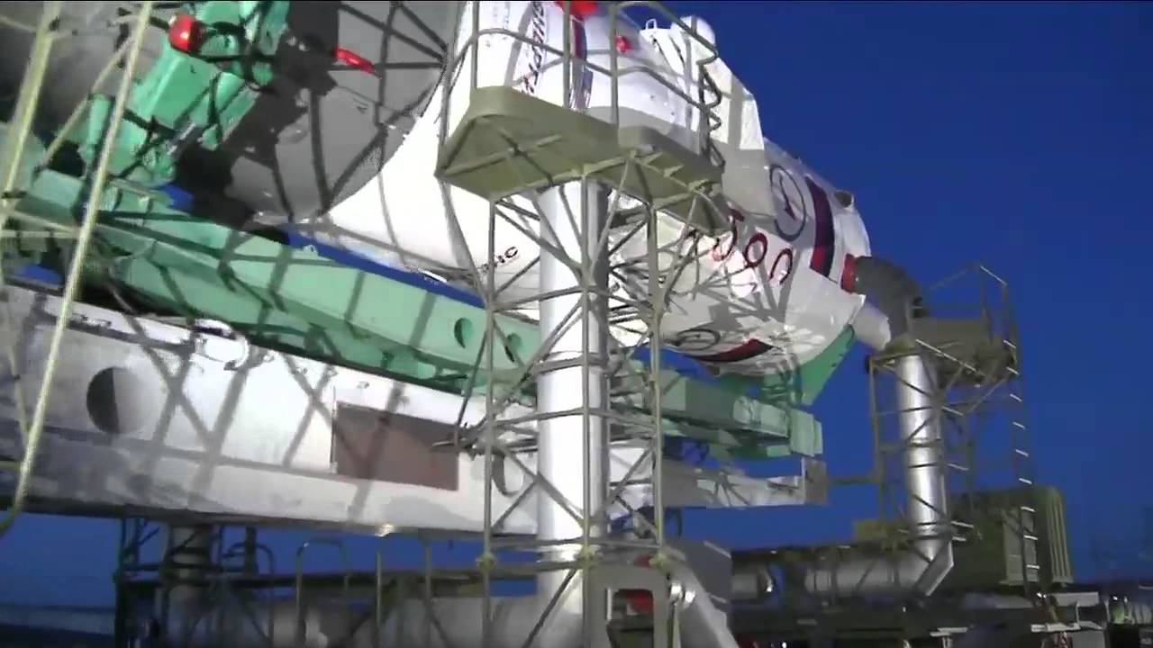 Soyuz Mates, Moves to Launch Pad