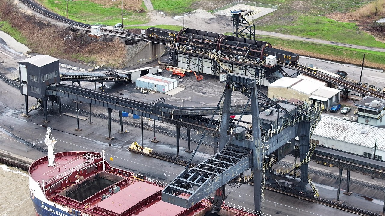 Loading a CSX Coal Train onto 2 Cargo Ships: Watch the Whole Process from Start to Finish