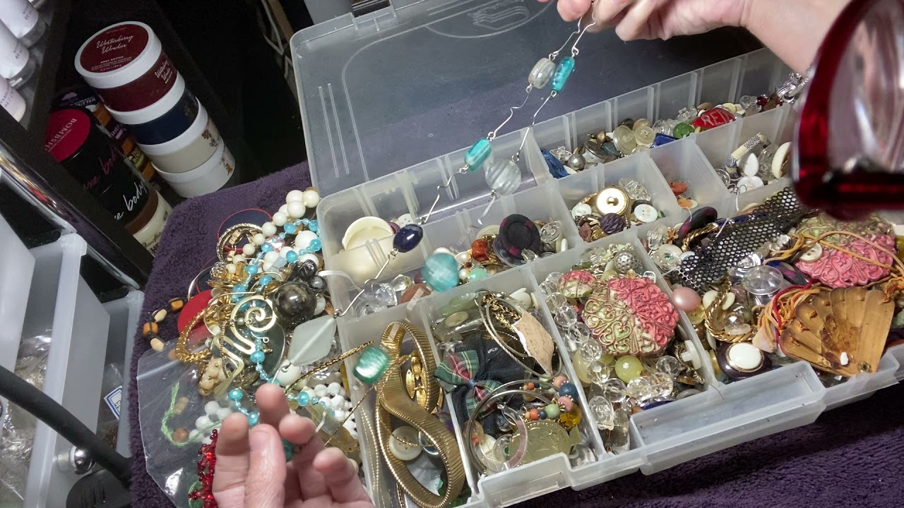 Huge Vintage Junk Jewelry Agate Stones, Chandelier Findings, Lots Of Buttons Haul!!