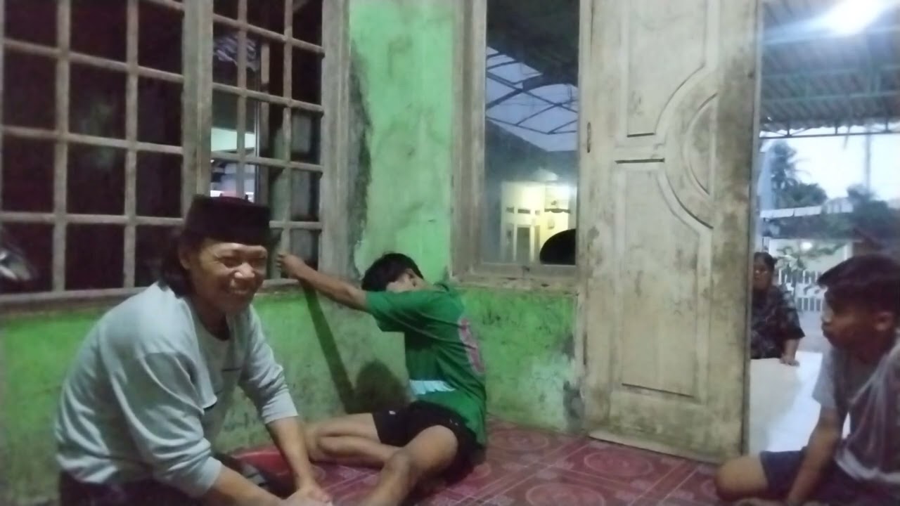 Ende Toha mengobati engkel kaki