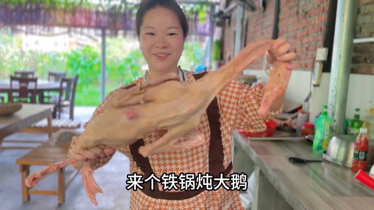 二舅家干鱼塘，叔叔带七宝去帮忙，秋子做一桌硬菜一家人喜迎中秋