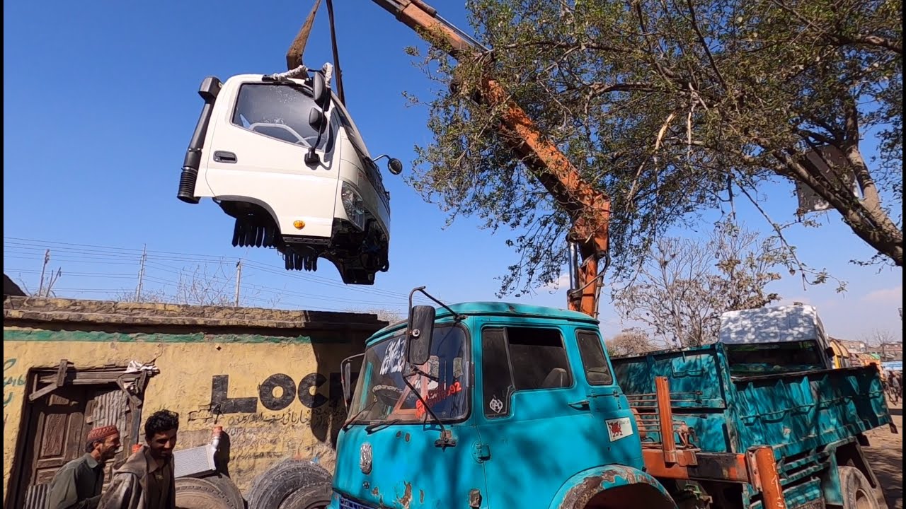 New Chassis Broken for Chassis Strengthening and Pakistani Truck Repair
