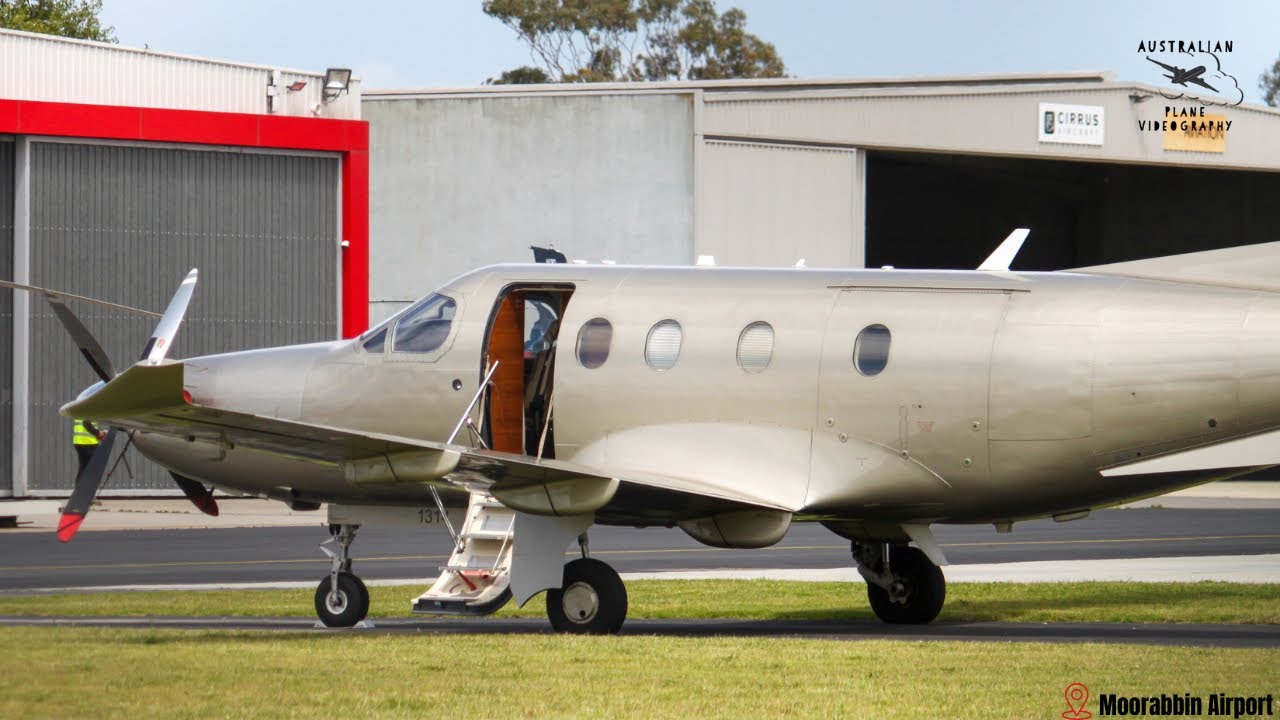 [4K] 10 minutes of close up helicopter and plane spotting at Moorabbin Airport [MBW/YMMB]