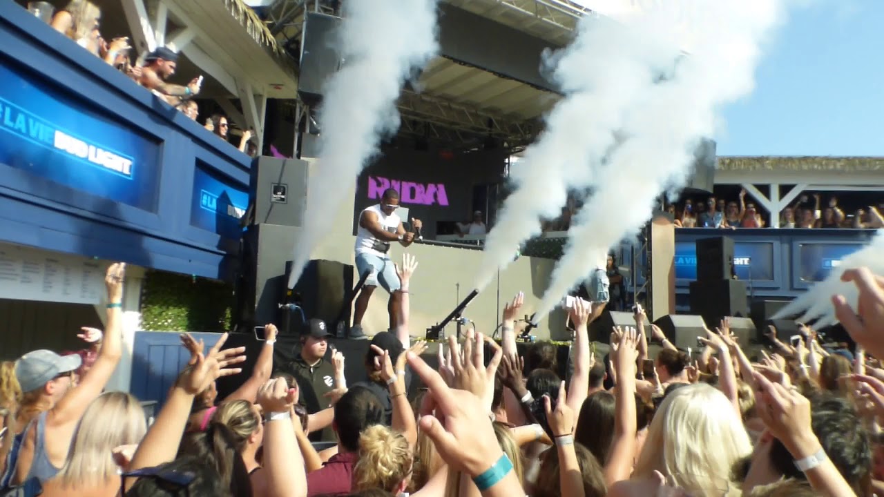 Flo Rida - Good Feeling/Right Round/In the Ayer (Live @ BeachClub)