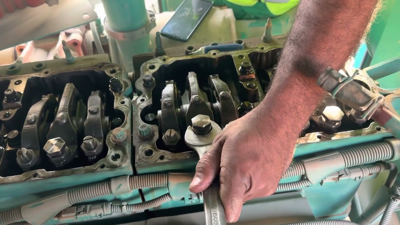 Cummins QSM14 injectors adjustment #cummins #subscribe #diesel #engine #komatsu