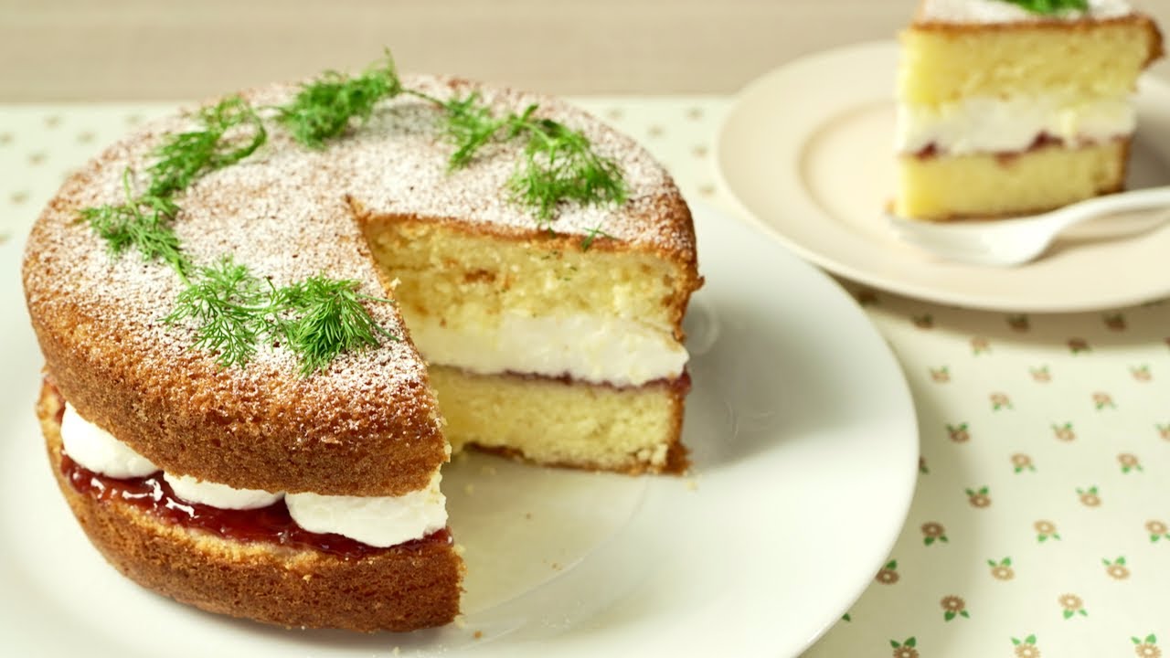Christmas Victoria Sandwich Cake クリスマスカラーのヴィクトリアケーキつくってみた ハンドミキサーで簡単