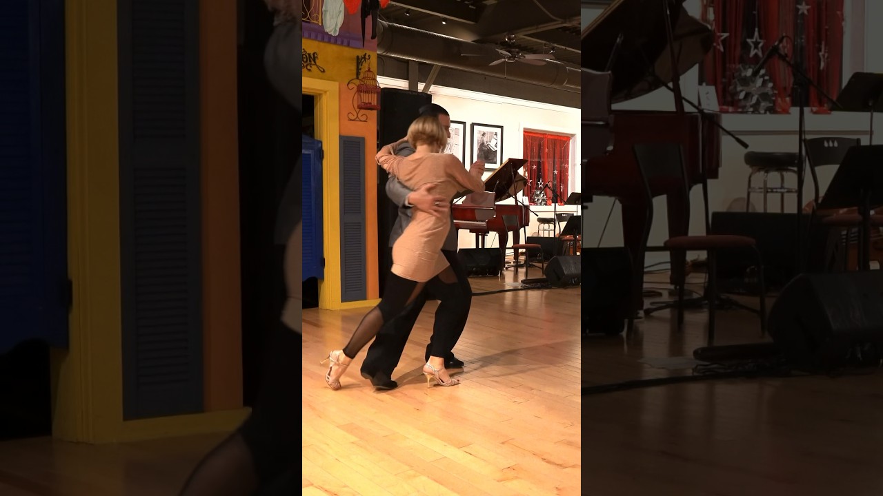 Doble sacada atr&aacute;s 😍 PUGLIESE PUGLIESE PUGLIESE Anal&iacute;a Carre&ntilde;o Luis Ramirez #tango #dance #unique