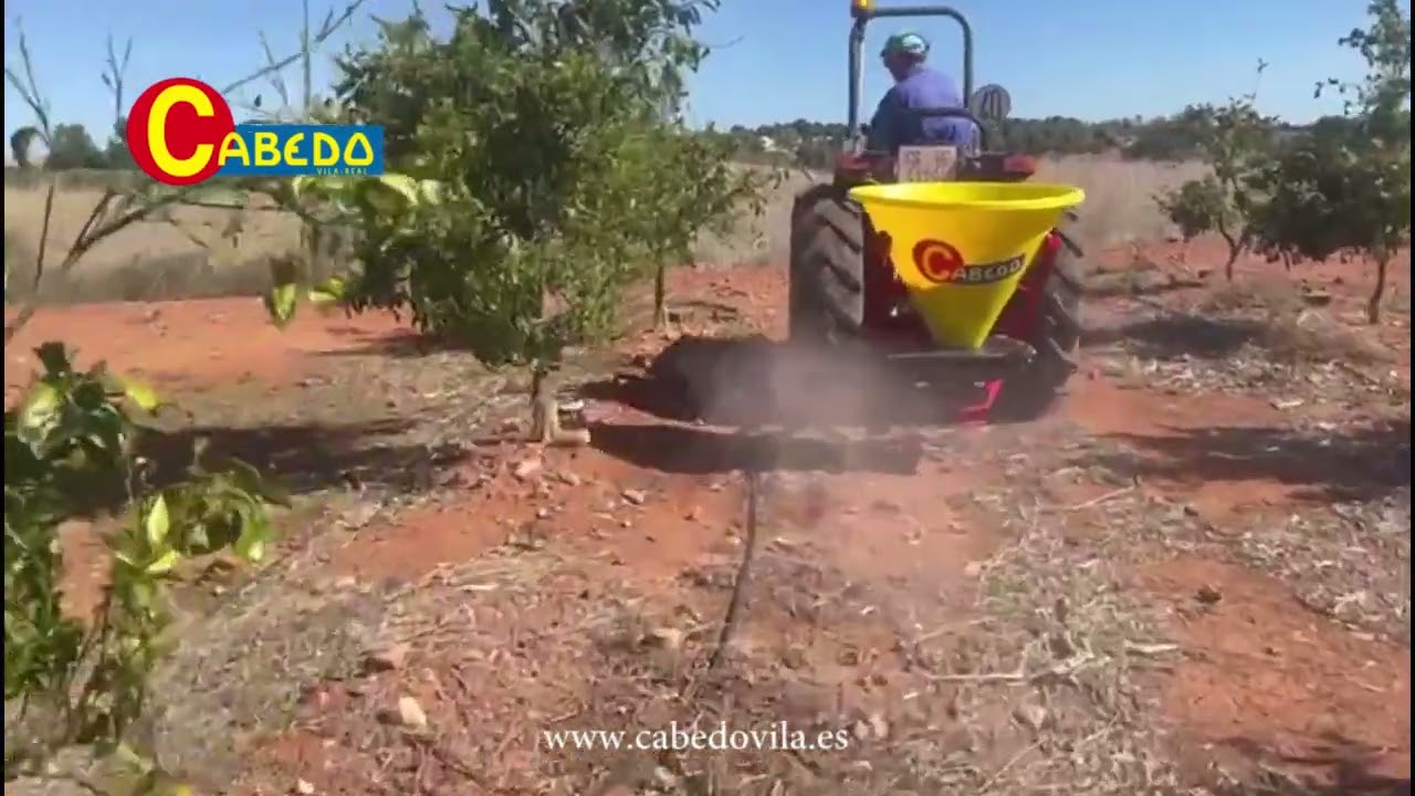 Abonadora centrífuga con una tolva cónica. Modelo PLX