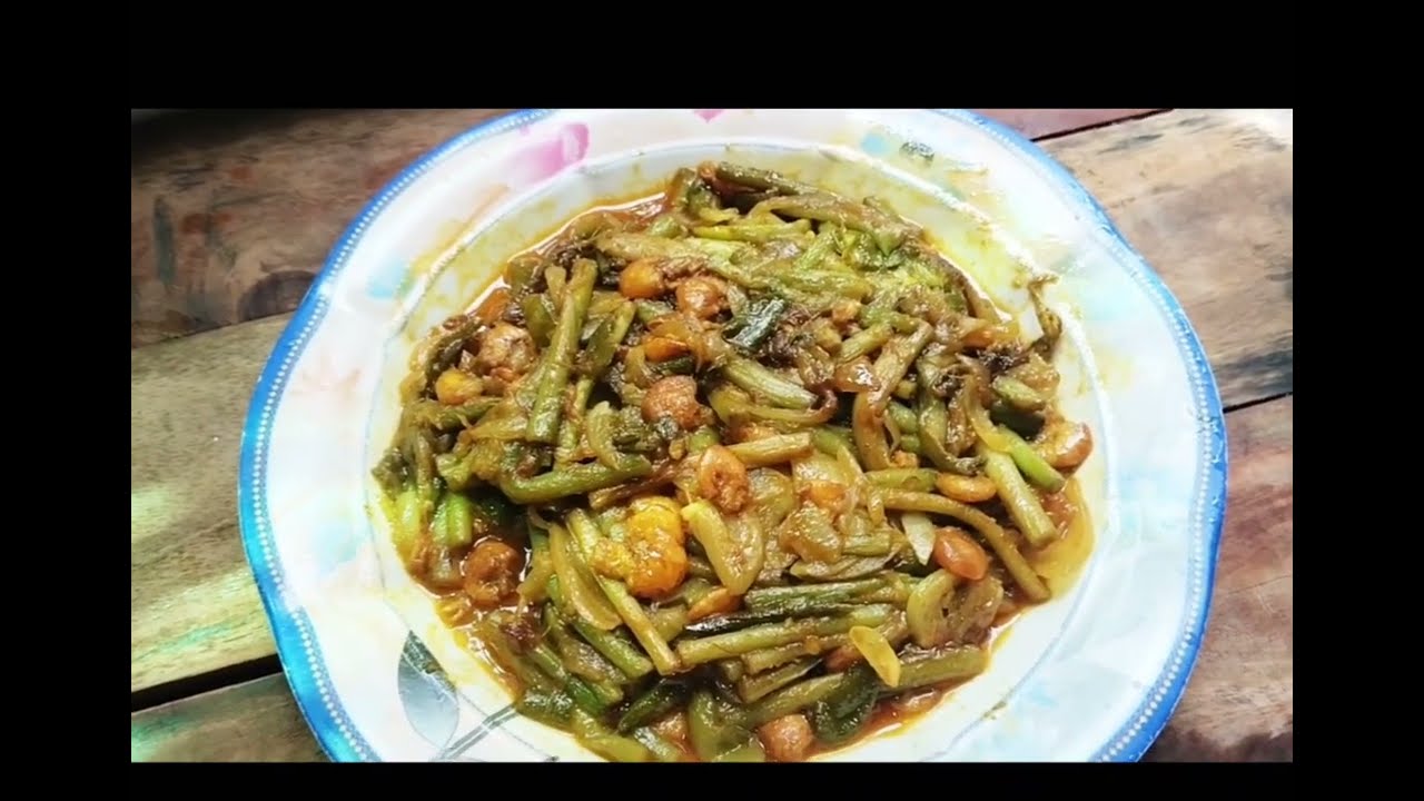 আজ বাসায় রান্না করলাম লতা দিয়ে চিংড়ি মাছ 