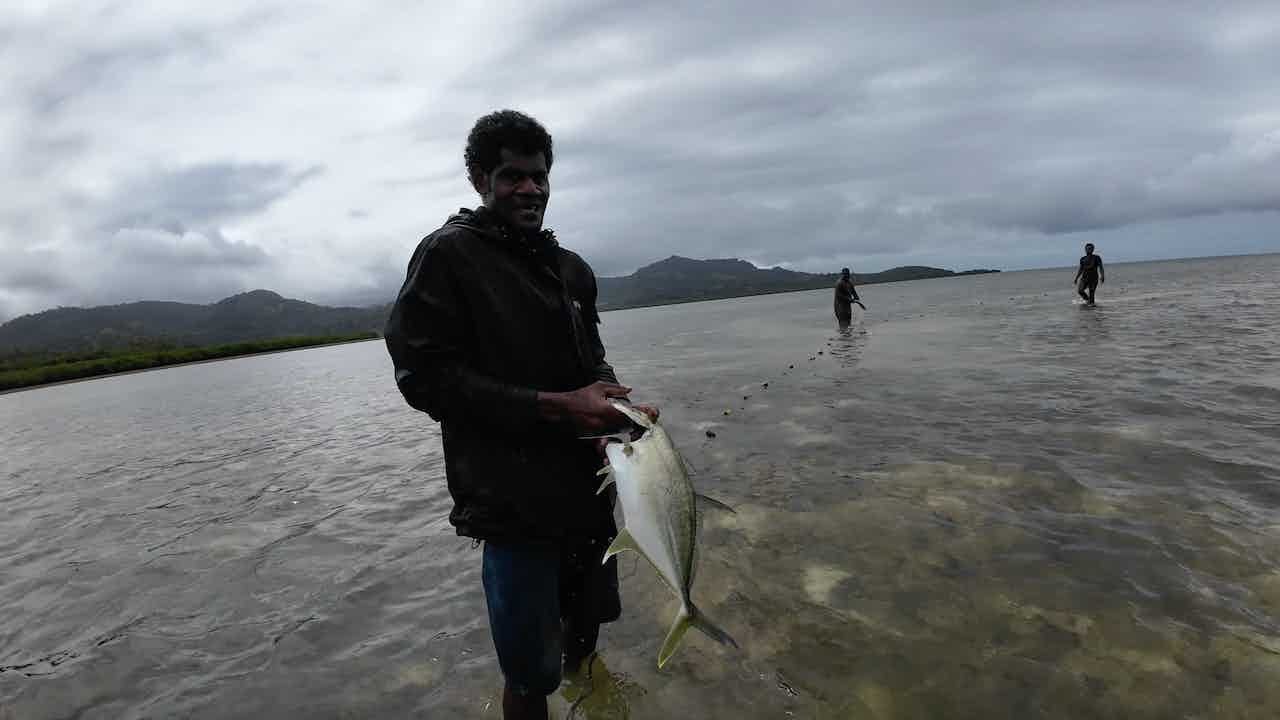 Fishing For Travellies With The Village Fishermen (Qoli Qelena) (Catch, Clean, Cook)🐠🇫🇯