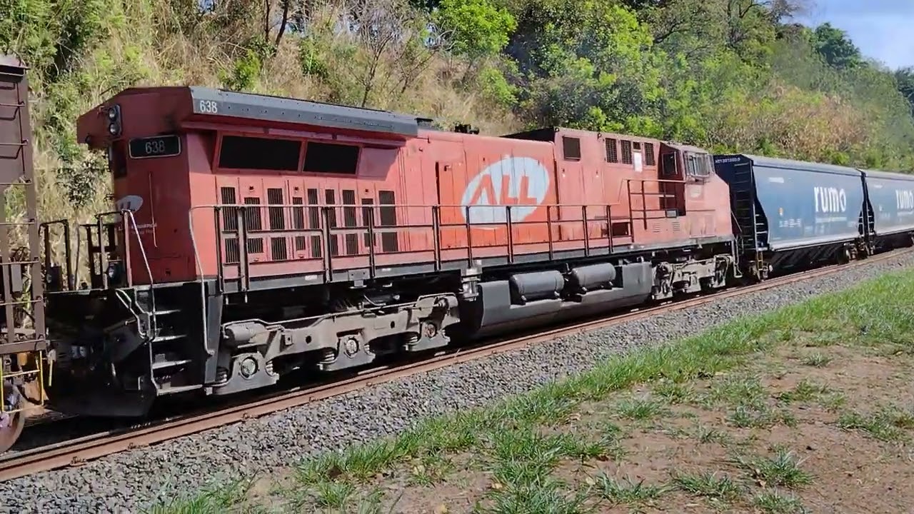 Trem carregado graneleiro da rumo passando por São José Do Rio Preto/SP