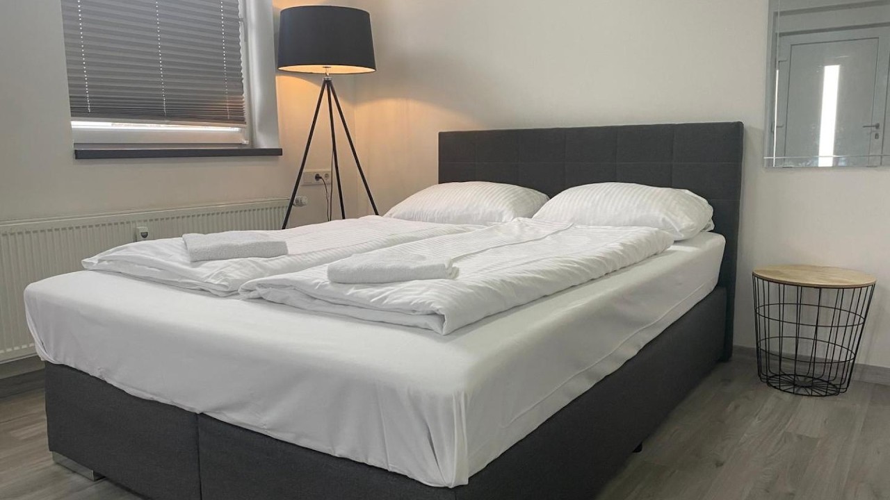 Urbanes, modernes Apartment mit Parkplatz | Kassel, Germany | Hotel Review ⭐