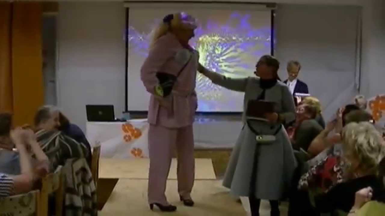 Stowarzyszenie Bliza-POKAZ MODY W CHAŁUPACH