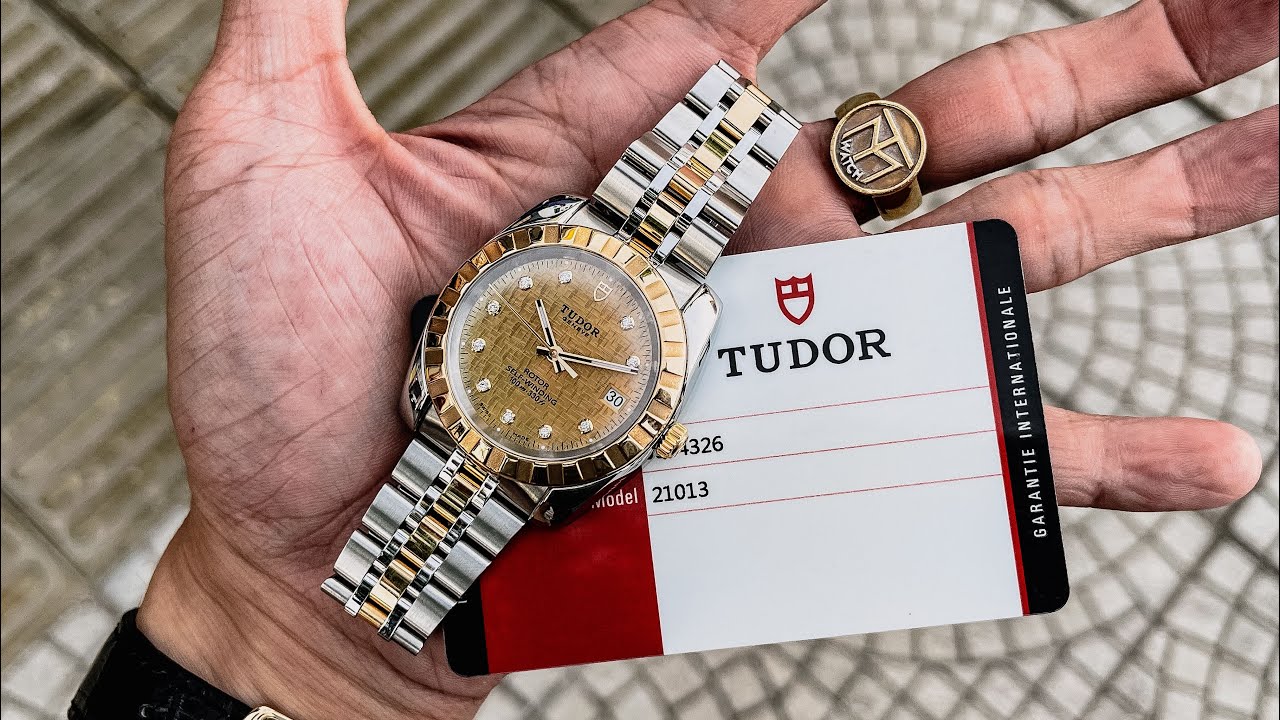 Đồng Hồ Nam Tudor Classic Automatic 21013 mặt vàng lụa - Cọc số kim cương - Vàng 18k