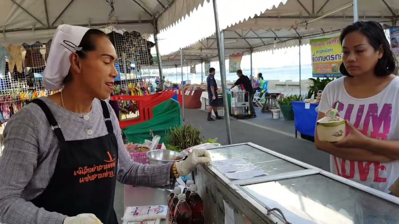 Острый салат из морепродуктов от Jealeak's в ступке (с использованием кокосового сахара) — местно...