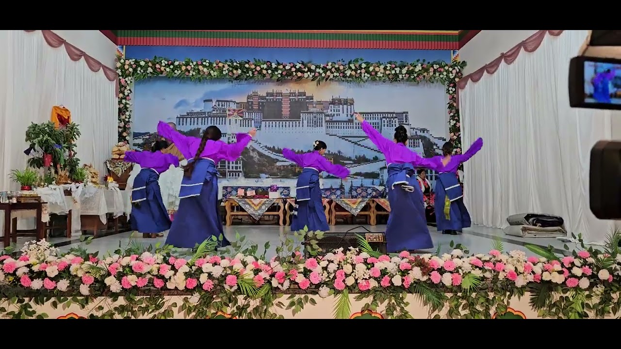 བུ་བསྟན་འཛིན་མཁས་འཛིན་དང་བུ་མོ་པ་སངས་ལྷ་མོ་གཉིས་ཀྱི་གཉེན་སྟོན་མཛད་སྒོར།