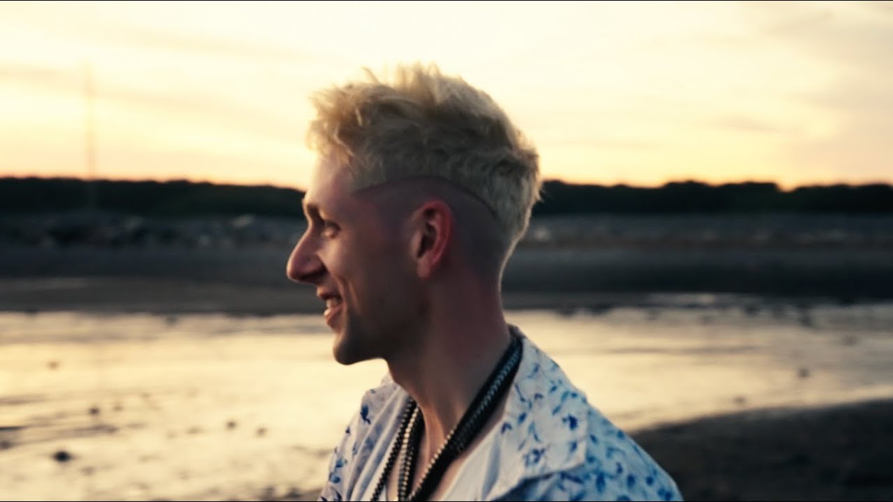 Brian Walker - Lookin' Like My Wife (Official Video)